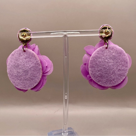 Purple raffia and chiffon fabric flower post dangle earrings. Pierced. Floral - Picture 2 of 6
